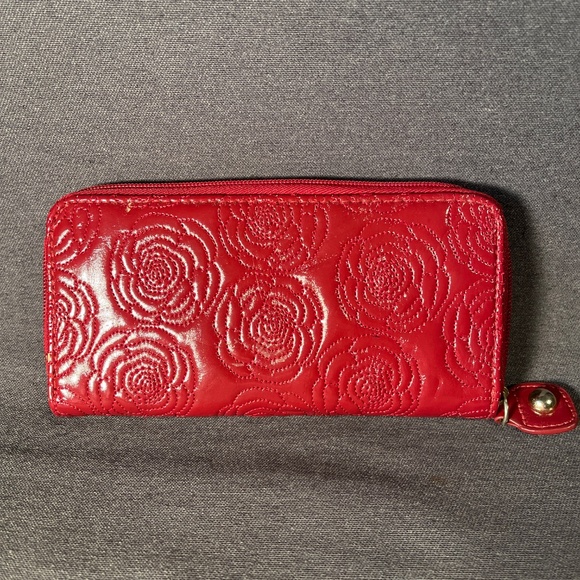 Steven Madden Red Rose Embroidered Wallet - Picture 4 of 8